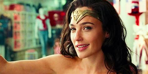 gal gadot wonder woman nude|Wonder Woman NAKED scene: Gal Gadot pokes fun at THAT。